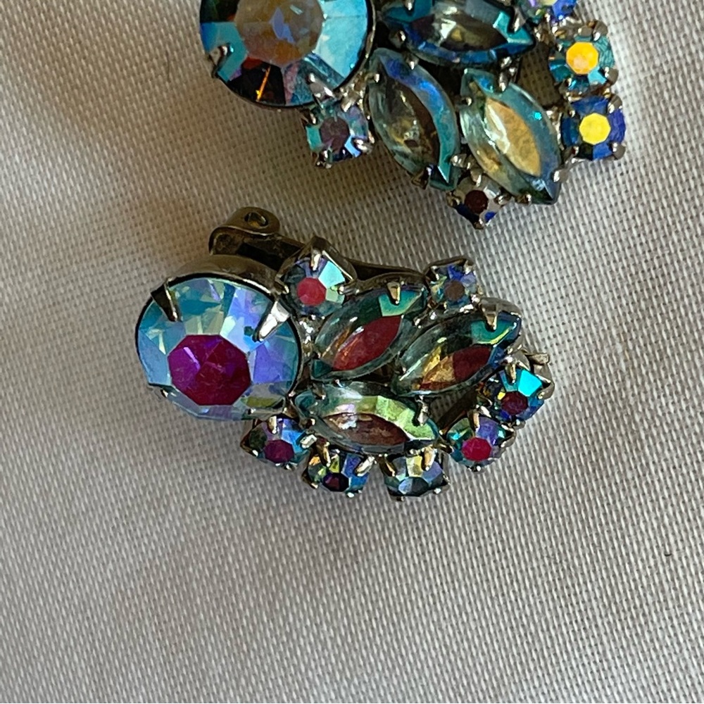 VINTAGE AURORA BOREALIS EAR CLIP ONS - Picture 3 of 5